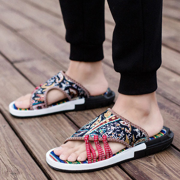 Sandalias y zapatillas antideslizantes para hombres de estilo étnico retro.