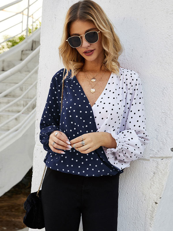 Costuras informales con lunares y manga larga.