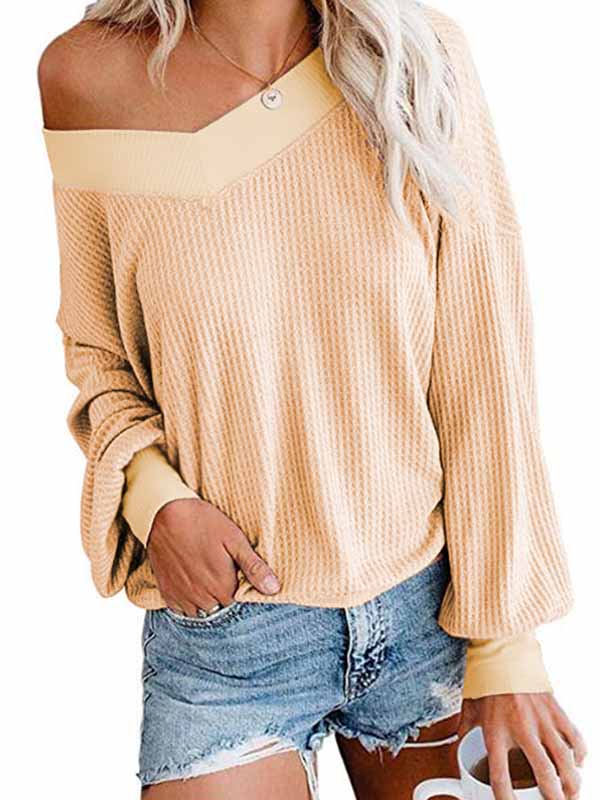 Blusa con cuello de pico y manga larga.