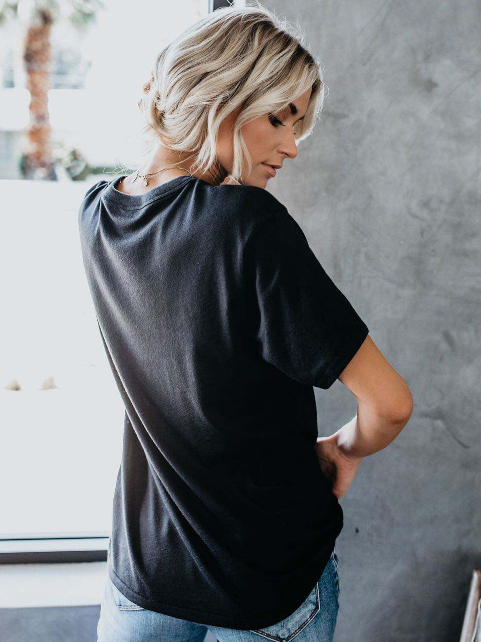 El creador de la moda femenina &quot;Miracle Worker&quot; promete mantener la luz en la oscuridad, Dios mío, quien eres