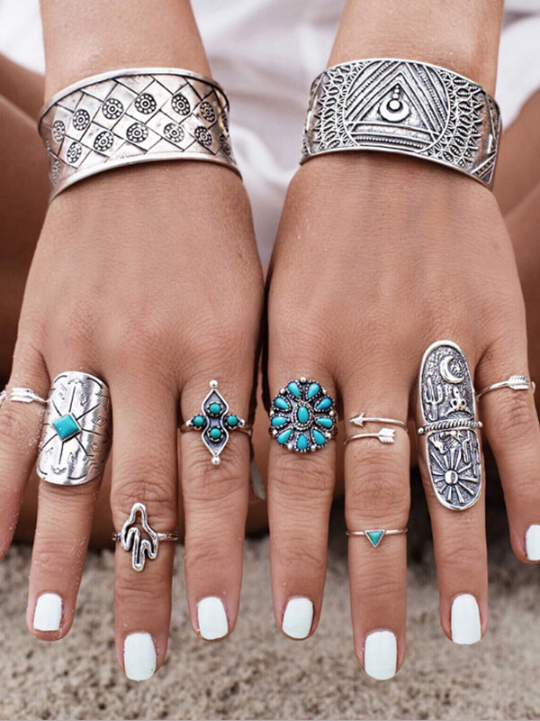 Conjunto vintage de anillos tallados bohemios de 9