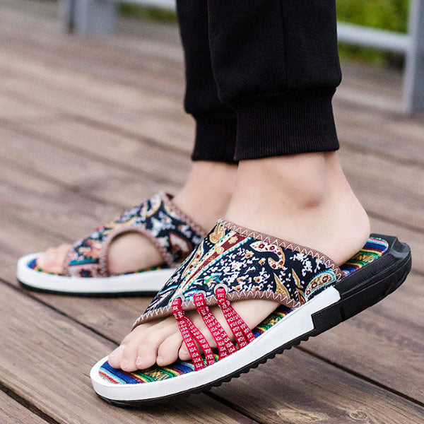 Sandalias y zapatillas antideslizantes para hombres de estilo étnico retro.