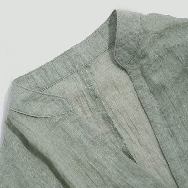 Leichtes Herrenhemd aus Leinen mit V-Ausschnitt