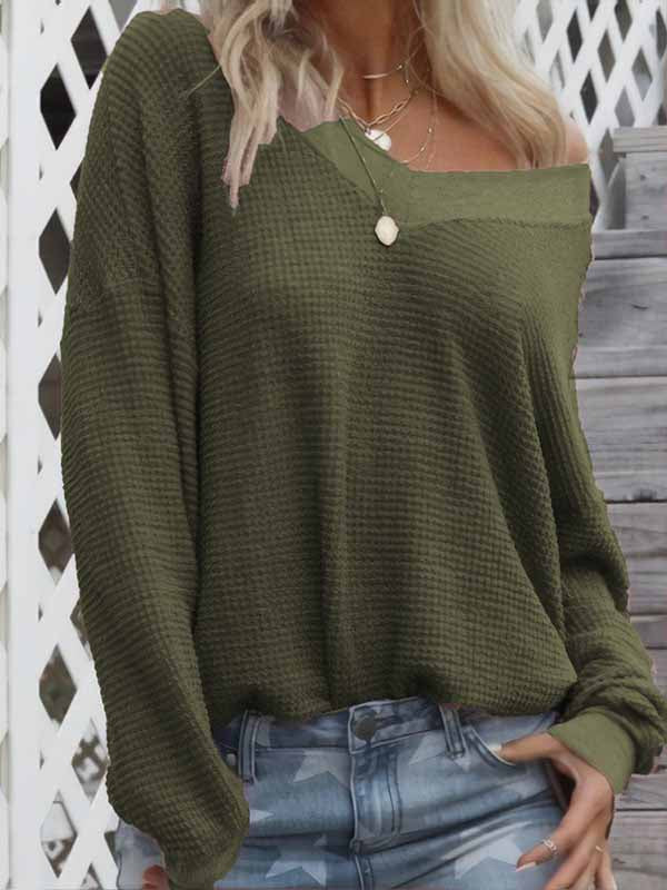 Blusa con cuello de pico y manga larga.