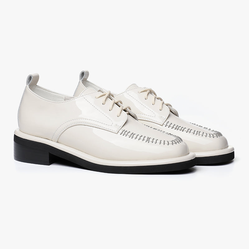 Patent Oxfords in Schwarz / Braun