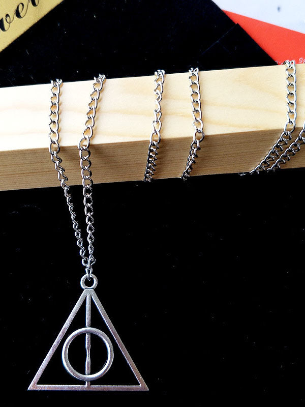 Luna death reliquias triángulo redondo retro colgante