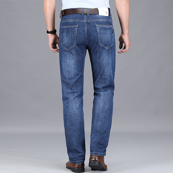 Vaqueros lavados, desteñidos, cómodos, elásticos y rectos.