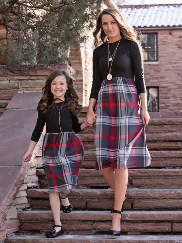 Vestido de manga larga con estampado a cuadros para padres e hijos.
