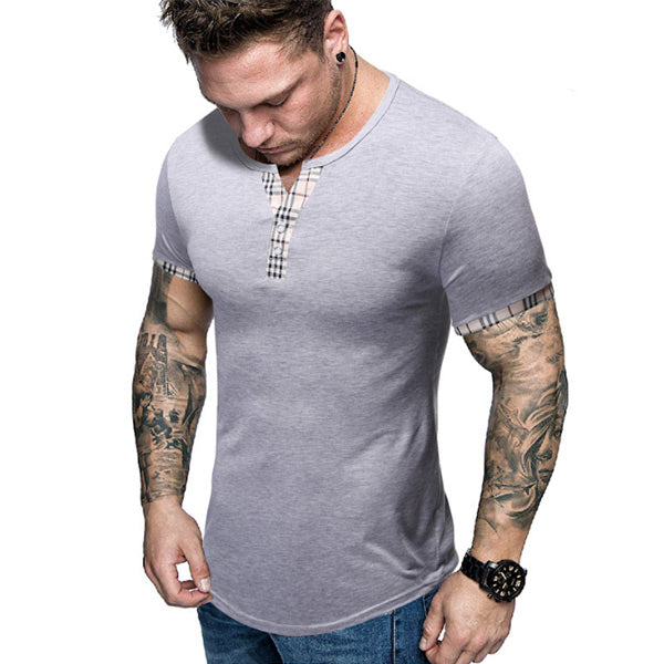 Camisa de hombre acolchada con cuello redondo y manga corta.