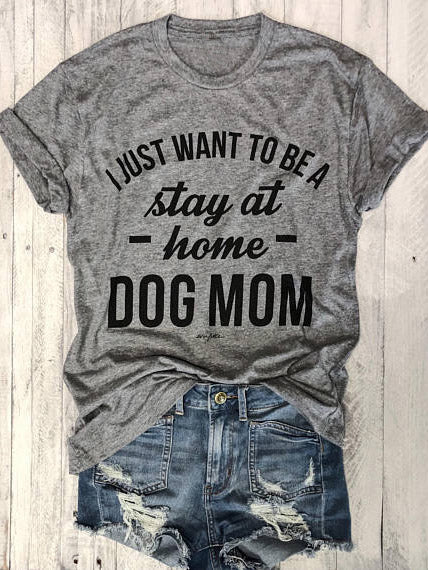 Mujeres, solo quiero estar en casa camiseta de la carta de la mamá del perro
