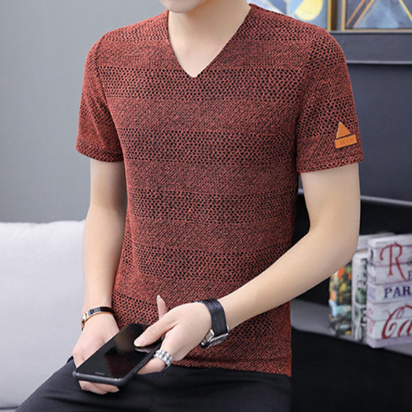 Kvėpuojantys, tuščiaviduriai marškinėliai su V formos iškirpte ir megztu dugnu dideliems vyrams