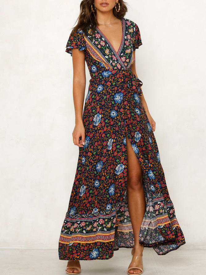 Böhmisches Kurzarmkleid mit V-Ausschnitt und hohem Taillenmuster