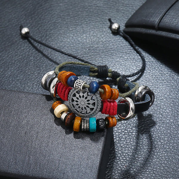 Pulsera de aluminio hecha de piel de vaca antigua, con cuentas.