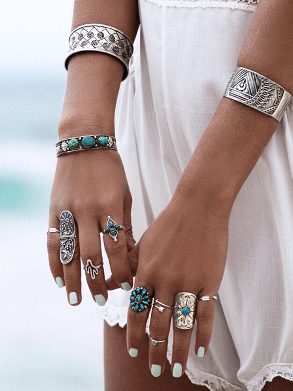 Conjunto vintage de anillos tallados bohemios de 9