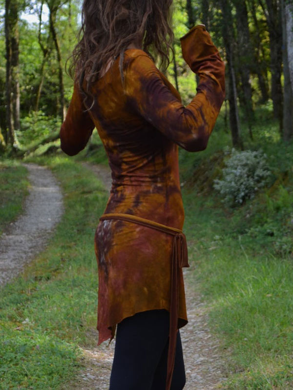 Vestido vintage de mujer pintado a mano con manga larga