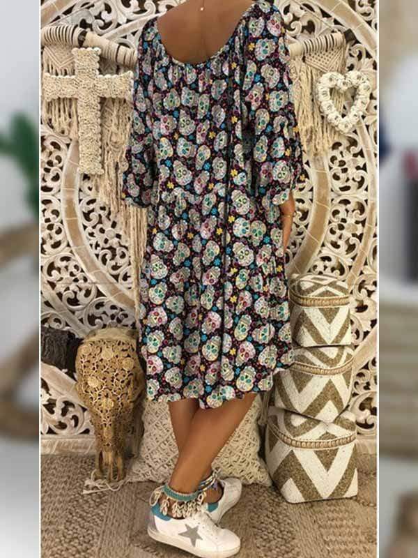 Vestido oversize con estampado de calaveras