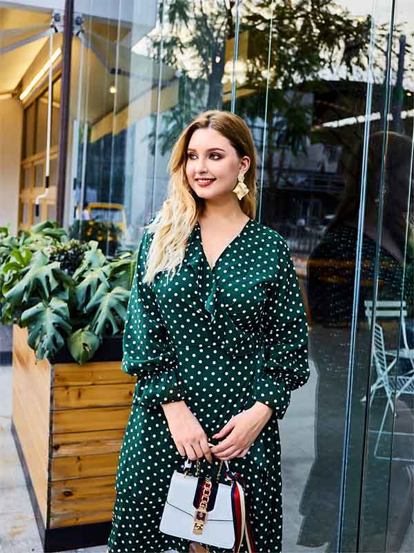 Damen Plus Size Polka Dot V-Ausschnitt Kleid