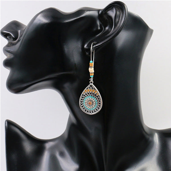 Pendientes largos bohemios con forma de lágrima