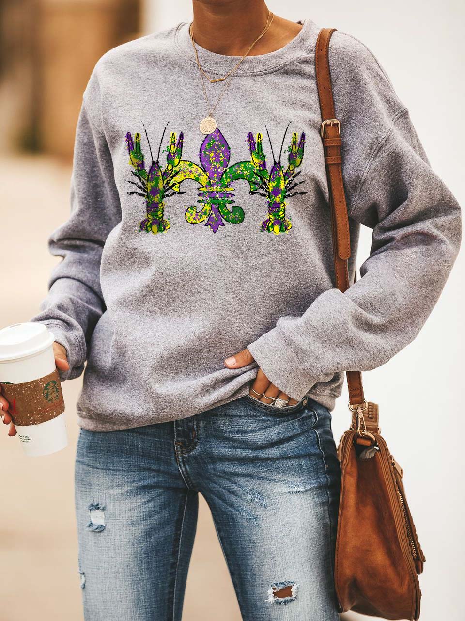 Damas con camisas de punto