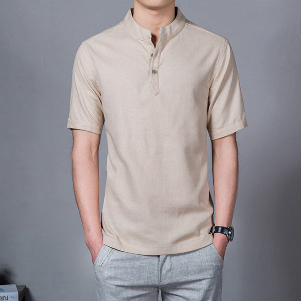 Camiseta de manga corta y cuello de hombre.