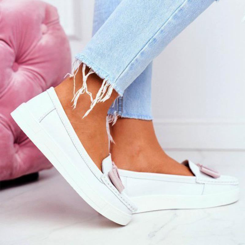 Zapatos casuales con suelas suaves y tacones planos para mujeres durante toda la temporada.