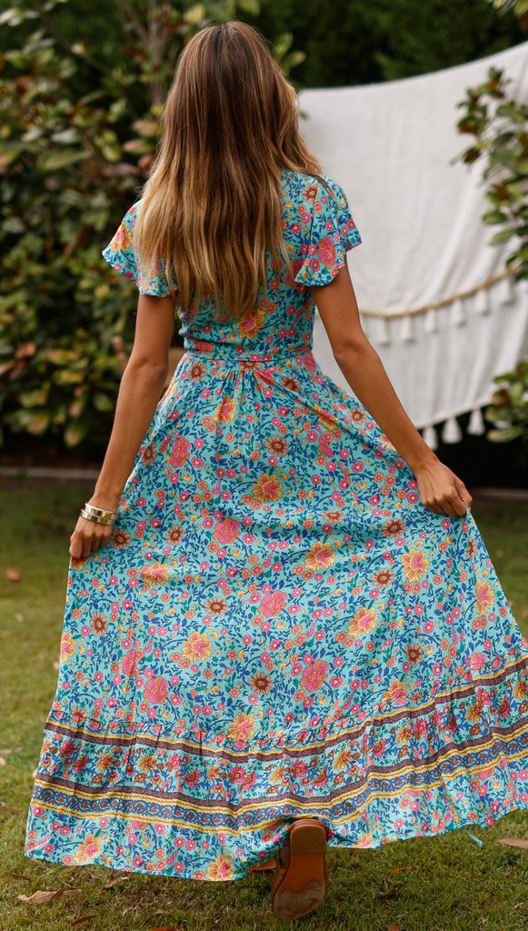 Böhmisches Kurzarmkleid mit V-Ausschnitt und hohem Taillenmuster