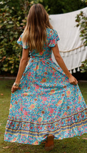 Böhmisches Kurzarmkleid mit V-Ausschnitt und hohem Taillenmuster