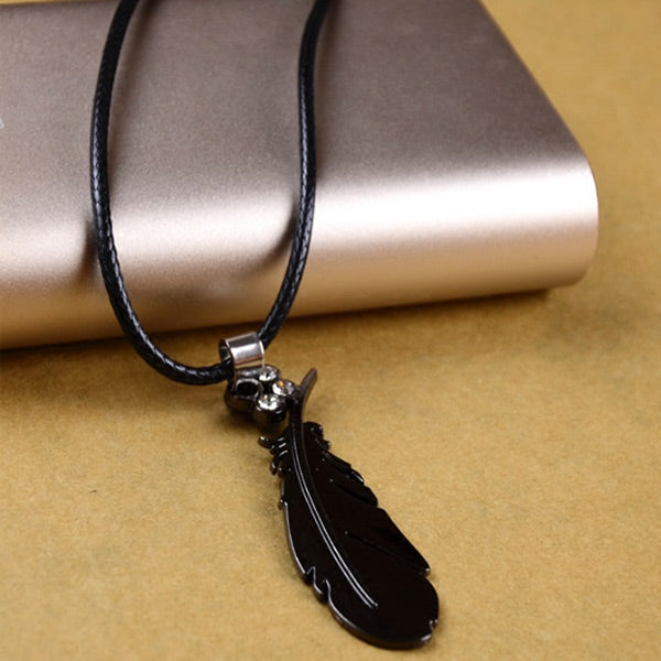 Collar de plumas de acero titanio vintage para hombre