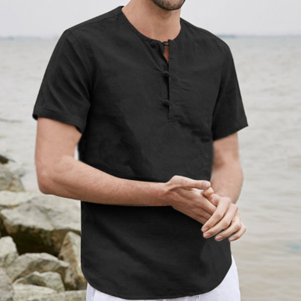 Camiseta de manga corta de algodón en color natural con cuello redondo y brazalete para hombre.