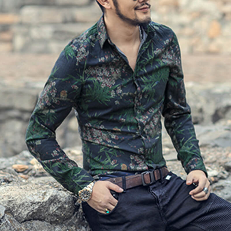 Camiseta de manga larga para hombre con estampados de estilo urbano.