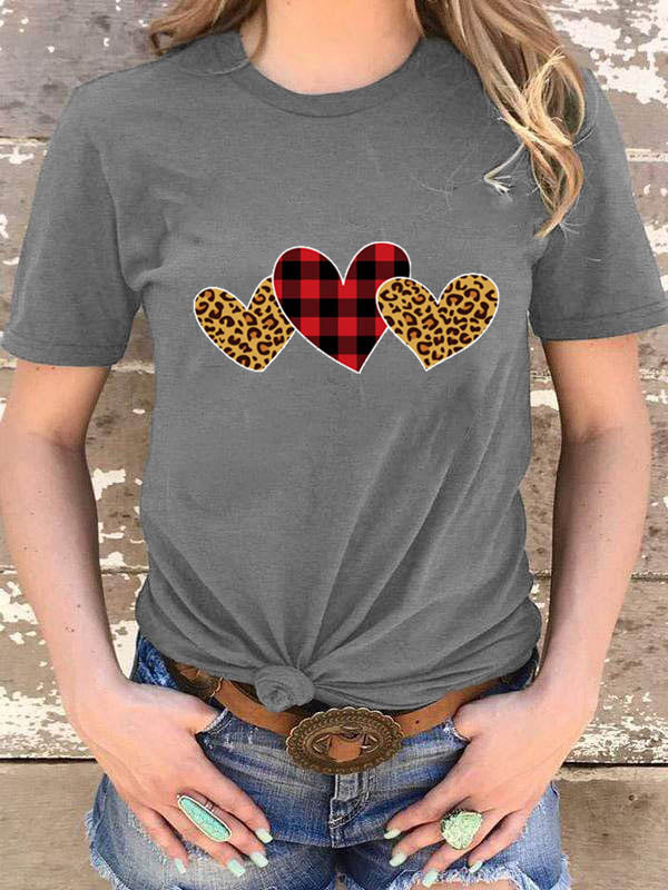 Camiseta de manga corta con estampado de leopardo y corazón
