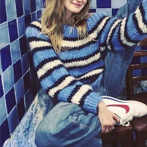 Suéter vintage de mohair a rayas con cuello oblicuo y manga farol