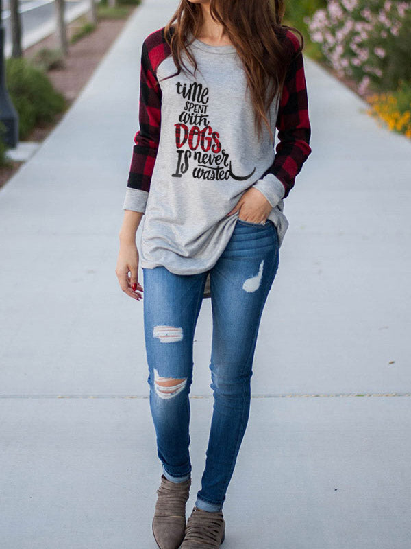 Frauenzeit mit Hunden verbracht wird nie verschwendet Plaid-Ärmel T-Shirt