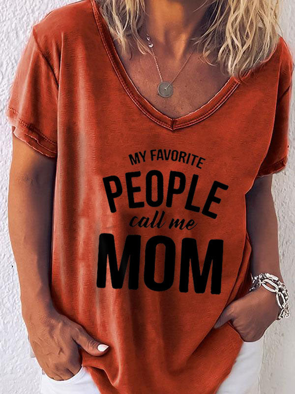 Las mujeres de MY Favourite People me llaman camisas de mamá con manga corta