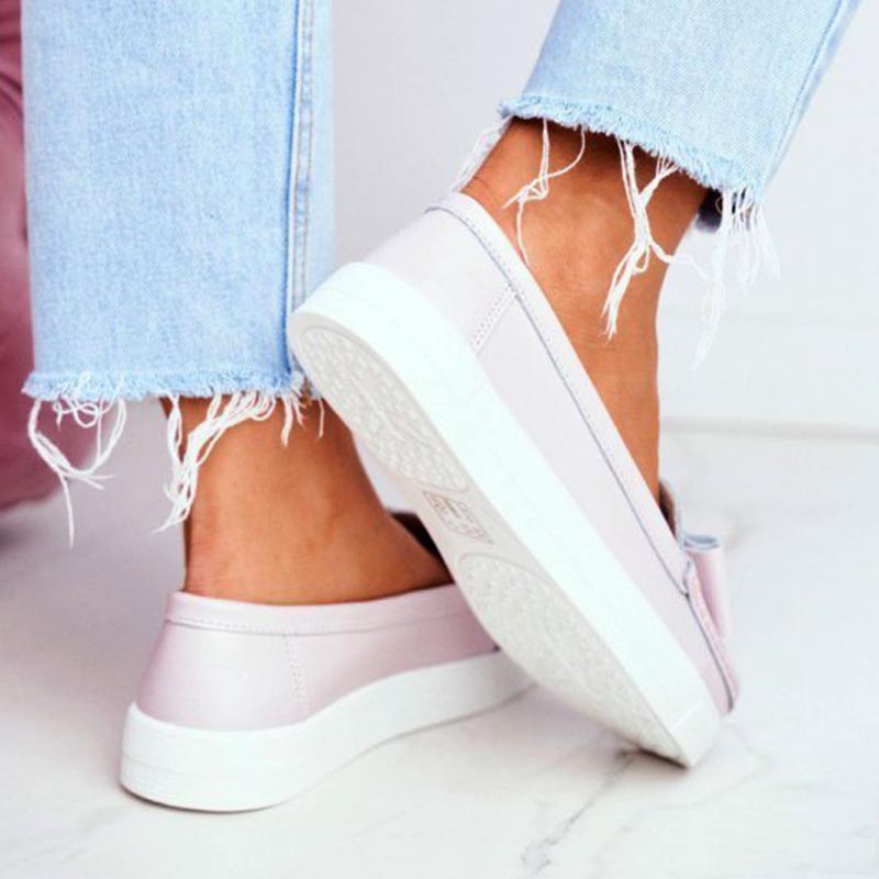 Zapatos casuales con suelas suaves y tacones planos para mujeres durante toda la temporada.