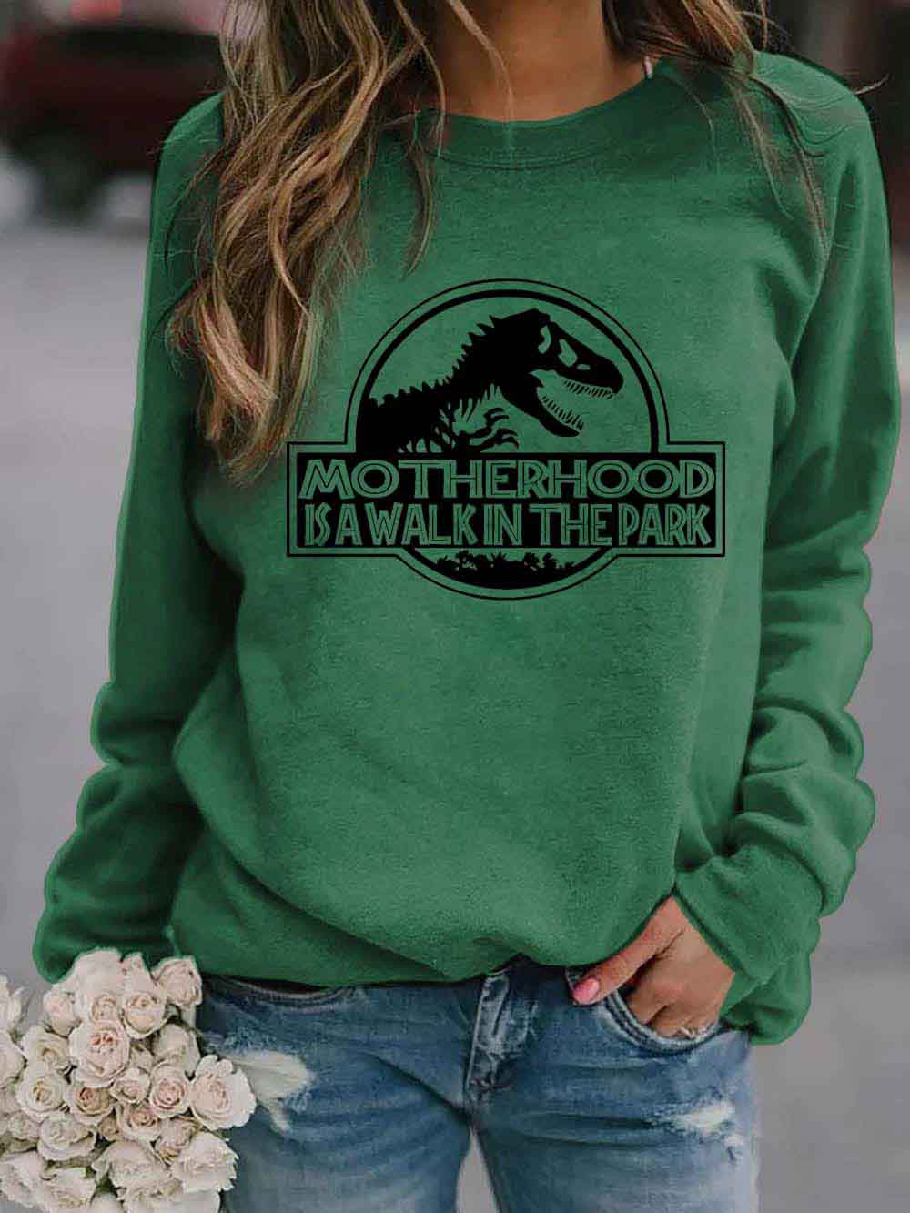 La maternidad de las mujeres es una sudadera con estampado de dinosaurios Walk in the Park