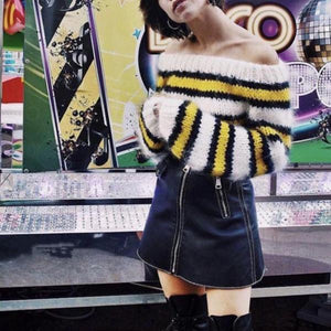 Suéter vintage de mohair a rayas con cuello oblicuo y manga farol