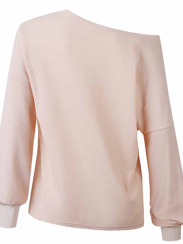 Blusa con cuello de pico y manga larga.