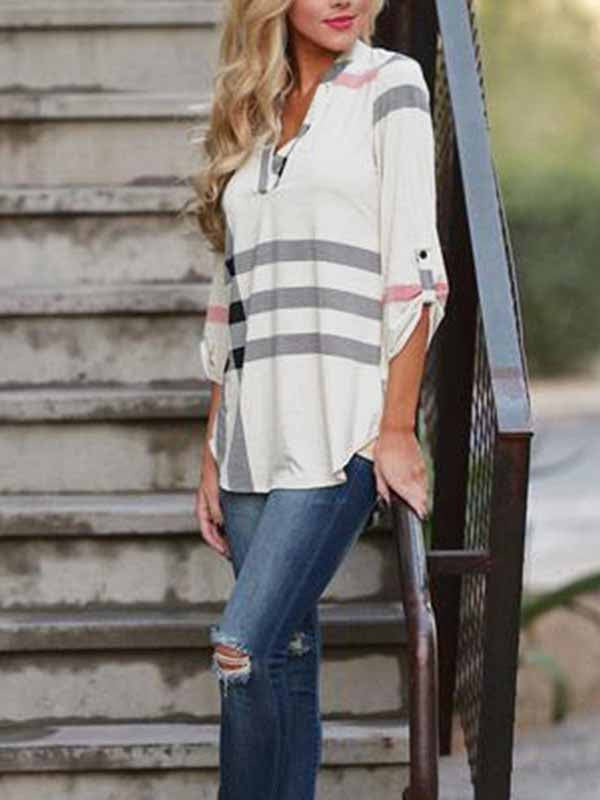 Camiseta con mangas estampadas estampadas con cuello en V