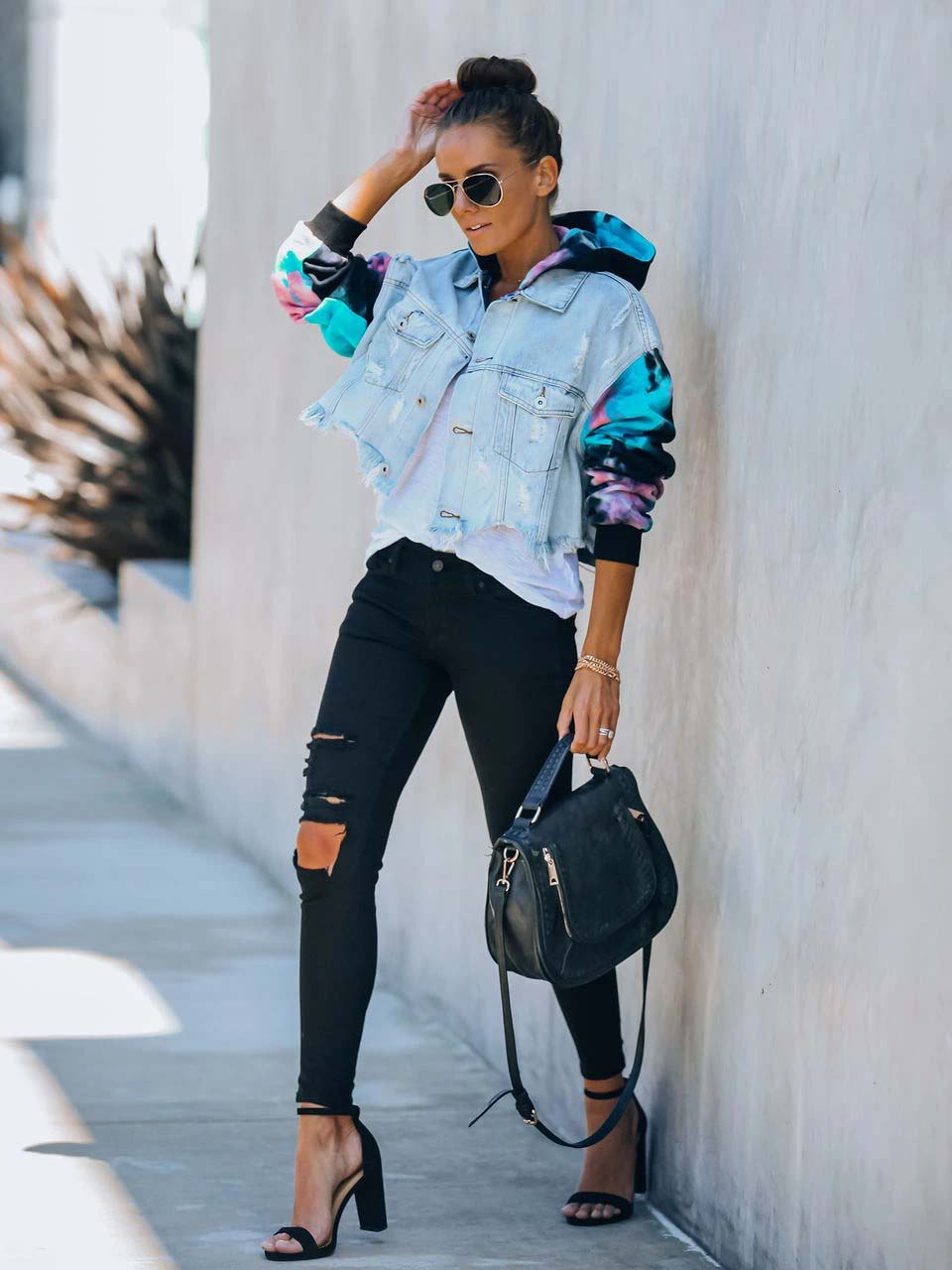 Acogedor tinte de corbata tejido con una chaqueta estilo denim con capucha