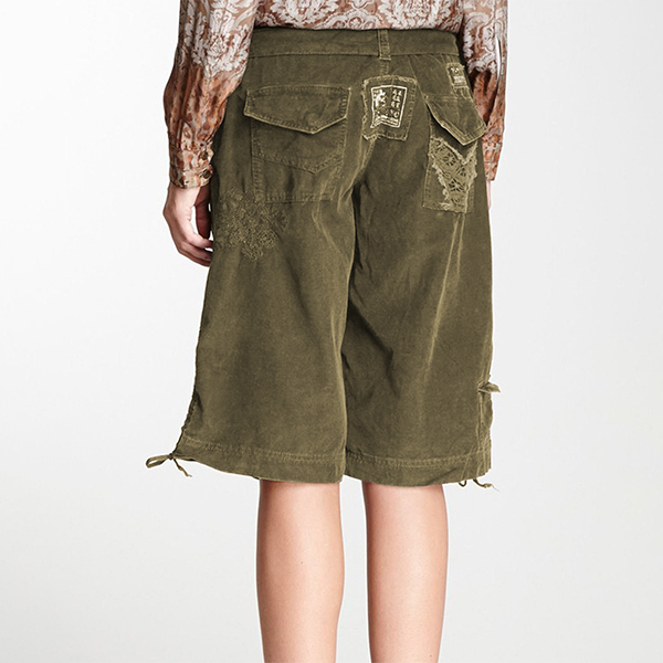 Moteriški šortai su nėrinių akcentu ir aukštu juosmeniu