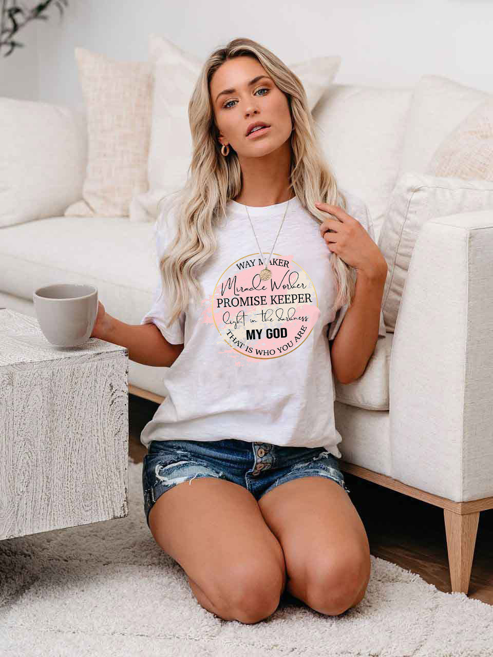 El creador de la moda femenina &quot;Miracle Worker&quot; promete mantener la luz en la oscuridad, Dios mío, quien eres