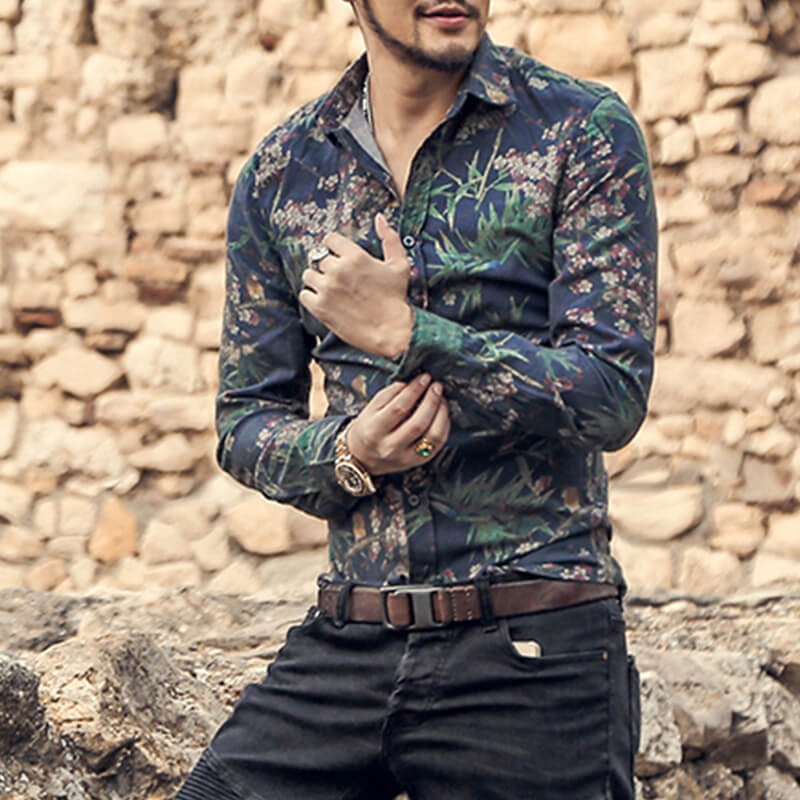 Camiseta de manga larga para hombre con estampados de estilo urbano.