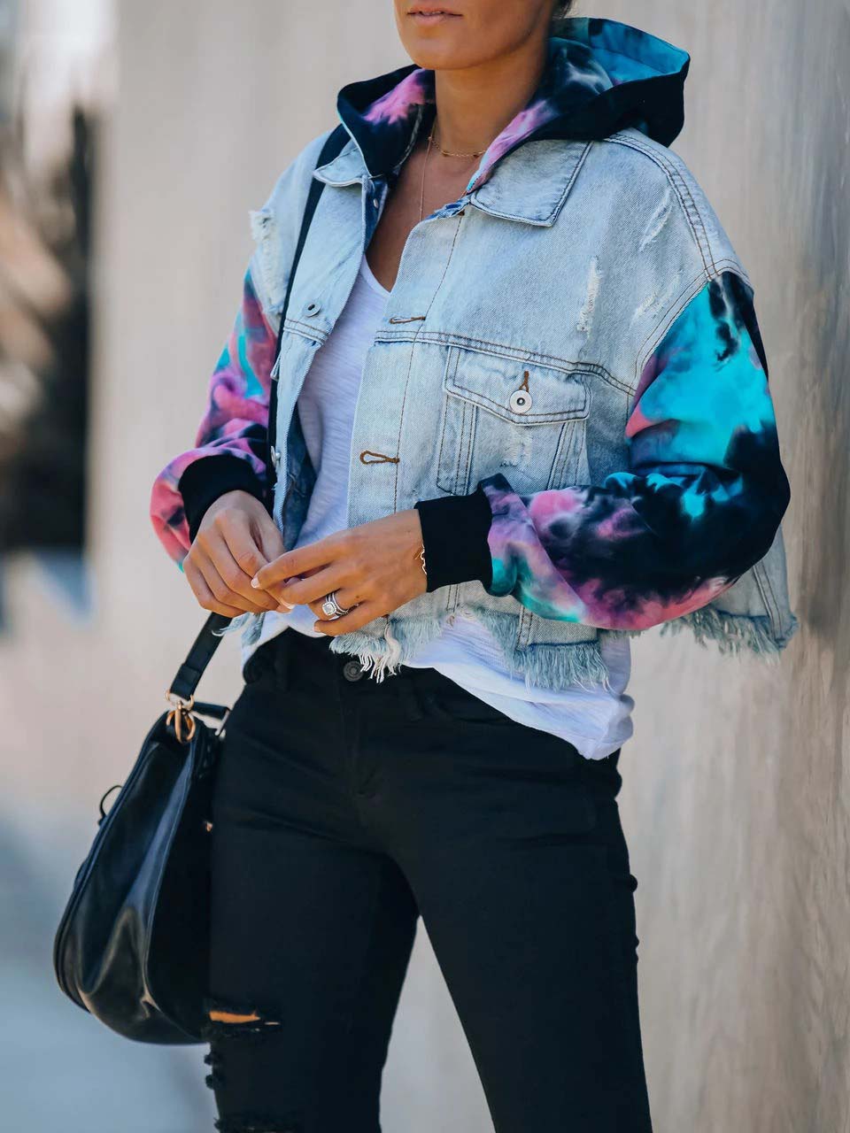 Acogedor tinte de corbata tejido con una chaqueta estilo denim con capucha