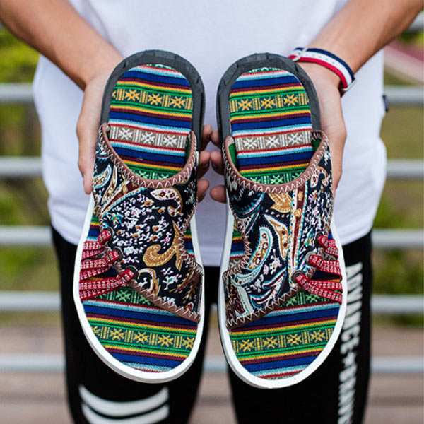 Sandalias y zapatillas antideslizantes para hombres de estilo étnico retro.