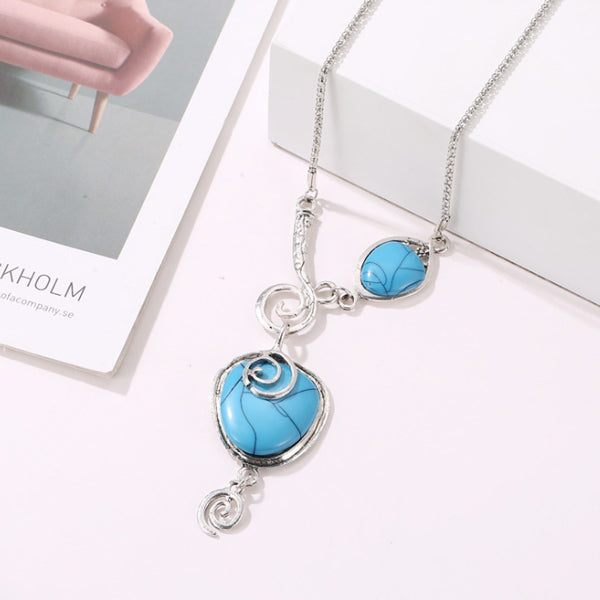 El viento étnico de las mujeres rompió el collar turquesa