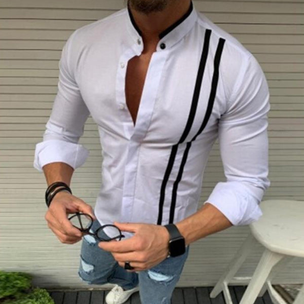 Camisa delgada en contraste con cuello alto para hombres