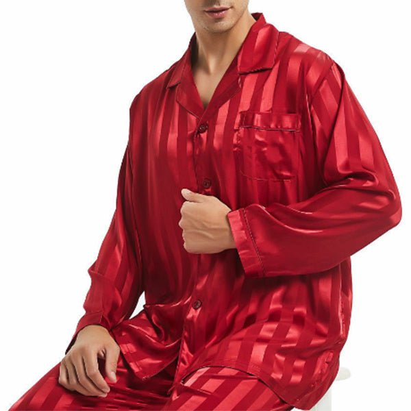 Traje de seda fresco y cómodo para hombres.