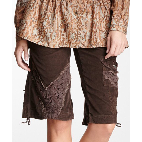 Moteriški šortai su nėrinių akcentu ir aukštu juosmeniu