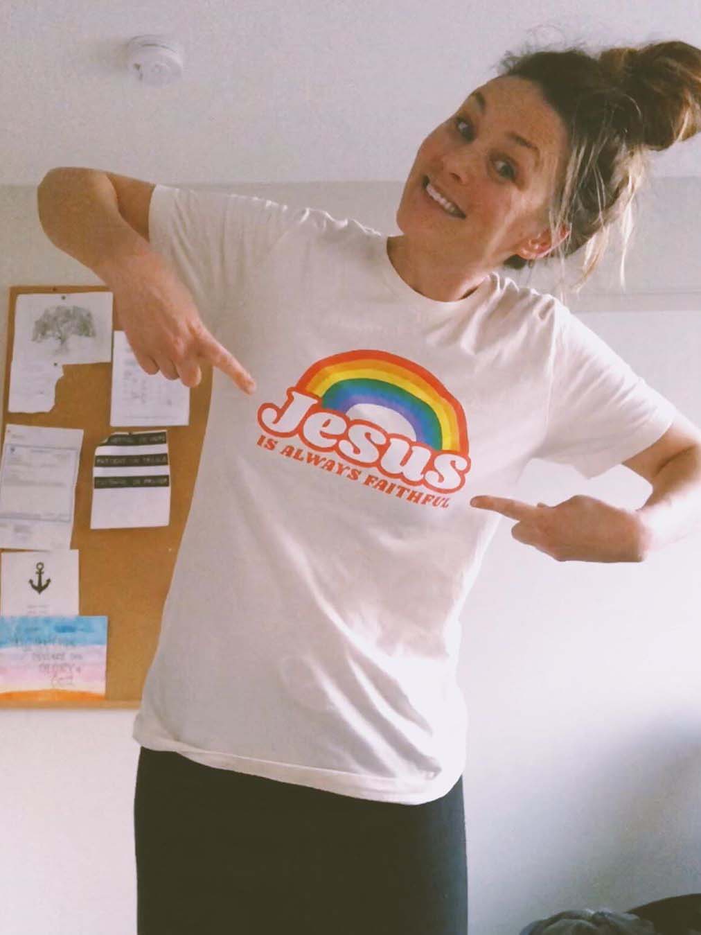 Frauen Jesus ist immer treu T-Shirt